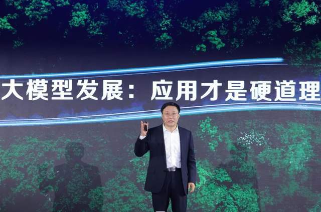 南宫28解救职场人AI大模型可以生成PPT了！敲重点：免费(图3)