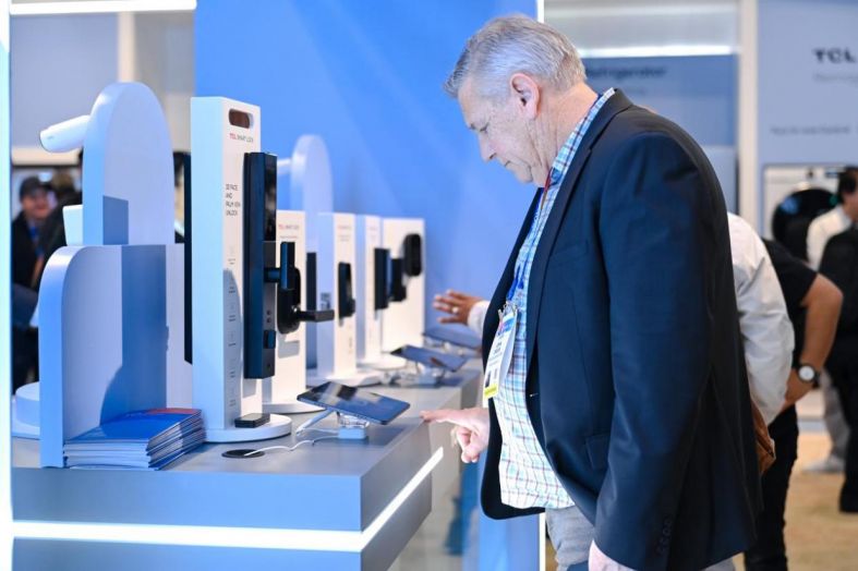 南宫28TCL实业CES 2025：屏显科技引领全品类智能终端展现顶尖科技力(图8)