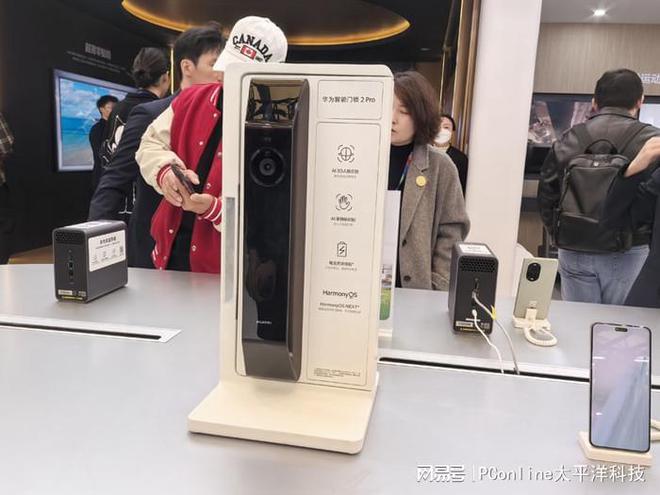 南宫28登录入口华为智能门锁闪耀AWE 2025引领智慧安防新潮流(图3)
